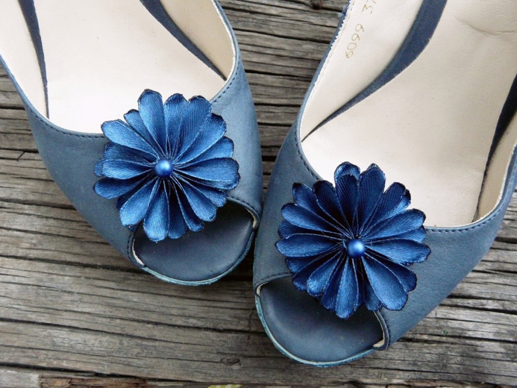 Blue-flower-shoe-clips